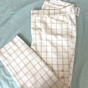 NWT Size 16 Old Navy Pixie Skinny Pants.